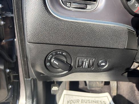 Used 2019 Dodge Charger SXT RWD image 15
