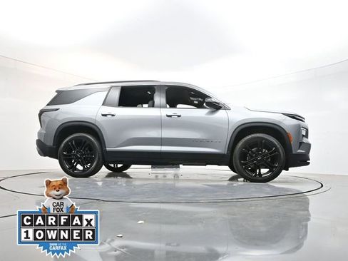 Used 2025 Chevrolet Traverse LT FWD image 36
