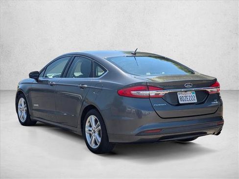 Used 2018 Ford Fusion SE FWD image 8