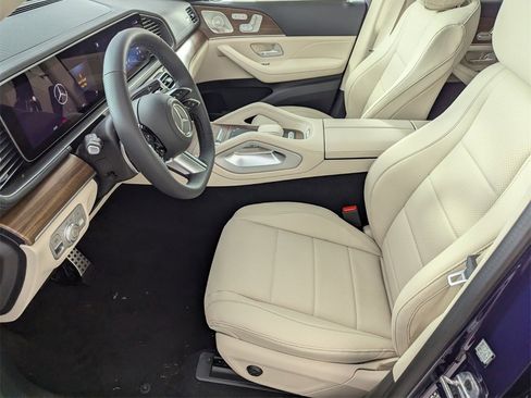 New 2026 Mercedes-Benz GLS 450 4MATIC image 6