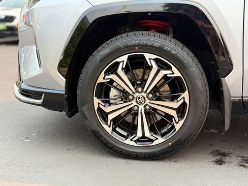 Used 2024 Toyota RAV4 XSE AWD/4WD image 9