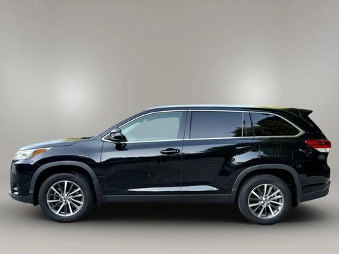 Used 2019 Toyota Highlander XLE AWD/4WD image 2
