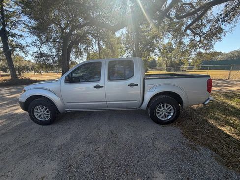Used 2016 Nissan Frontier SV image 8