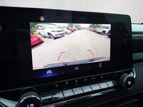 Used 2024 Chevrolet Colorado Z71 w/ Z71 Convenience Package 2 AWD/4WD image 12