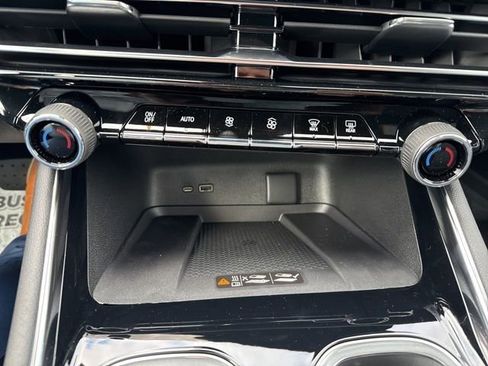 New 2026 Chevrolet Traverse LT w/ LPO, Floor Liner Package FWD image 34