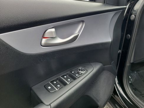 Used 2024 Kia Forte LXS w/ LXS Technology Package FWD image 18