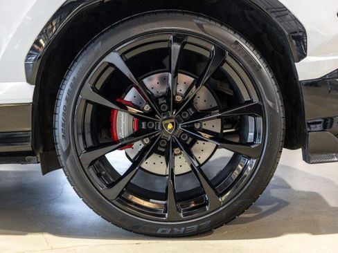 Used 2021 Lamborghini Urus AWD/4WD image 25