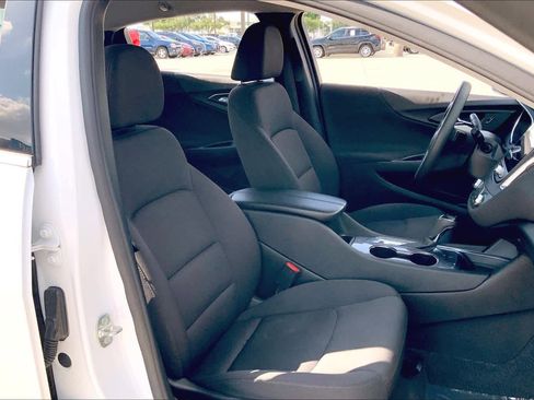 Used 2020 Chevrolet Malibu LT FWD image 9