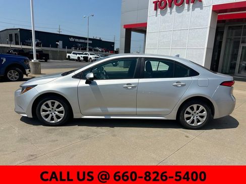 Used 2025 Toyota Corolla LE FWD image 11