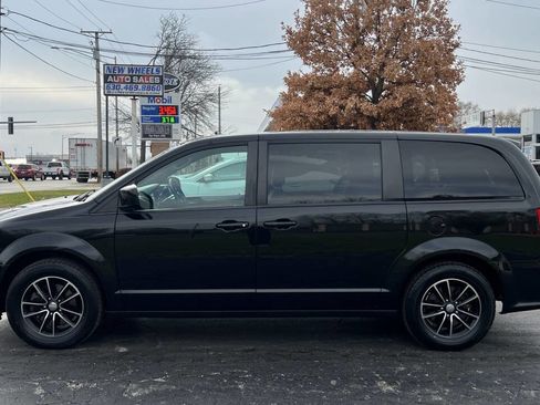 Used 2018 Dodge Grand Caravan GT image 2