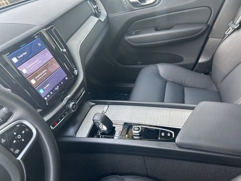 Certified 2025 Volvo XC60 B5 Plus AWD/4WD image 19