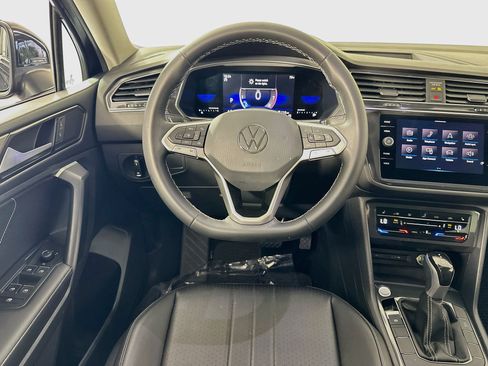 Used 2023 Volkswagen Tiguan SE FWD image 21