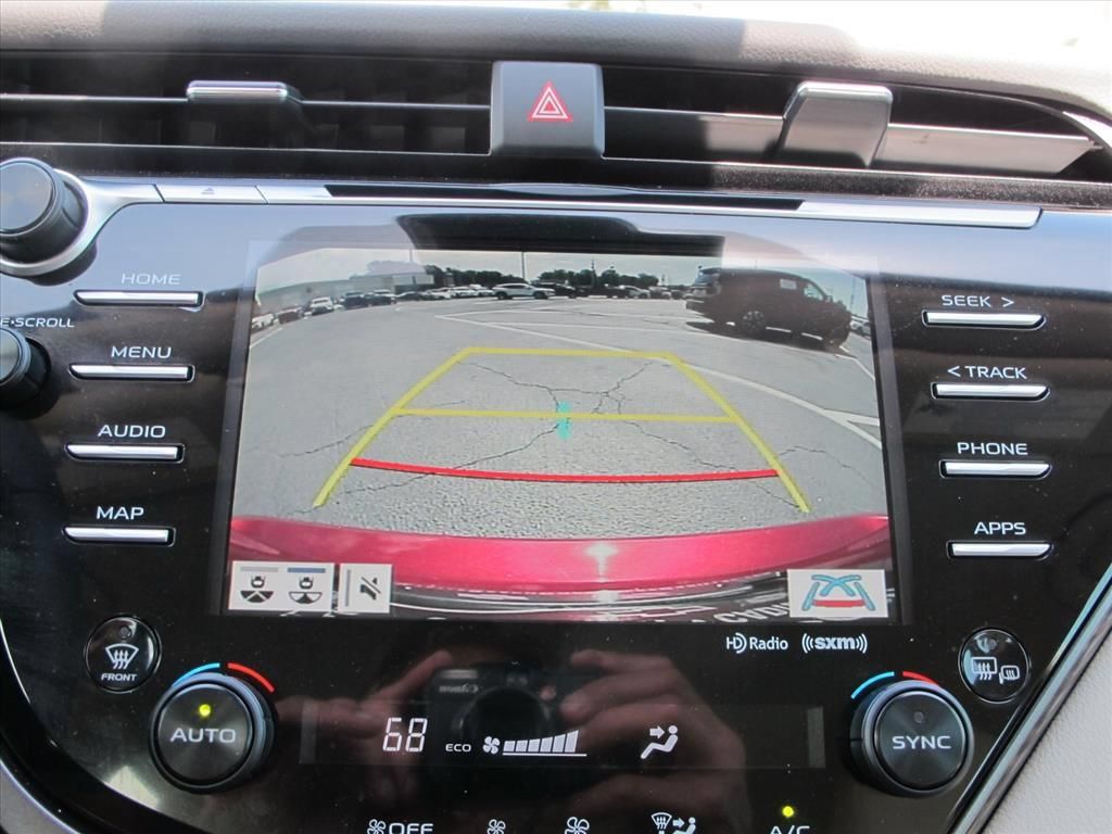 Used 2020 Toyota Camry XLE FWD image 14