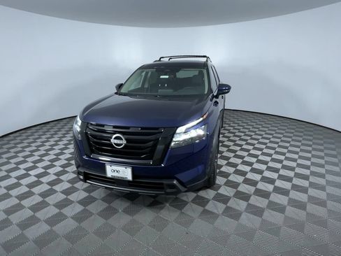 Certified 2025 Nissan Pathfinder SV w/ Black Appearance Package AWD/4WD image 3