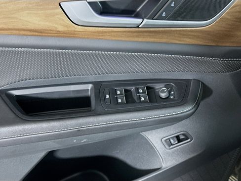 Used 2025 Volkswagen Atlas SE image 15