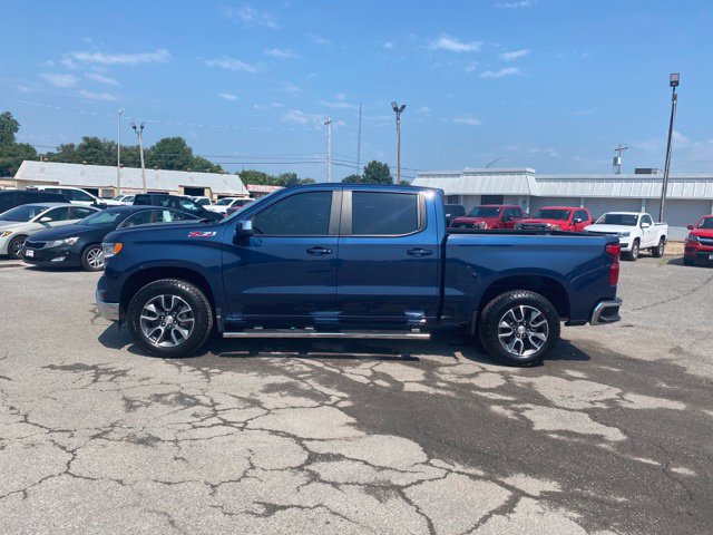 Used 2023 Chevrolet Silverado 1500 LT w/ Z71 Off-Road Package AWD/4WD image 3