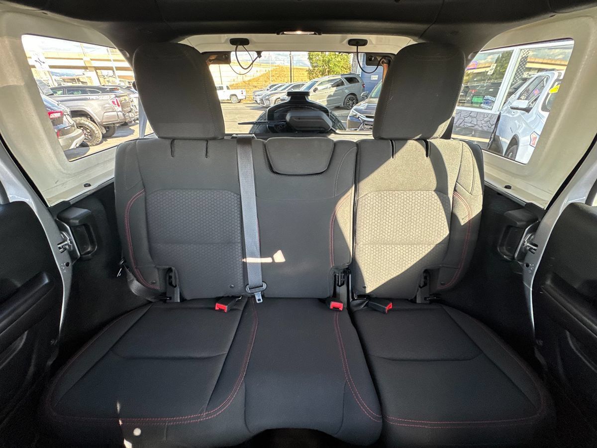 Used 2018 Jeep Wrangler Unlimited Rubicon w/ LED Lighting Group AWD/4WD image 27