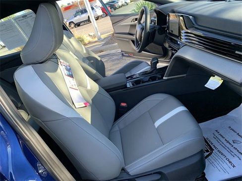 Used 2025 Toyota Camry SE image 14