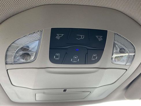 Used 2023 Chrysler Voyager LX image 28