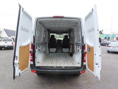 Used 2016 Mercedes-Benz Sprinter 2500 image 34