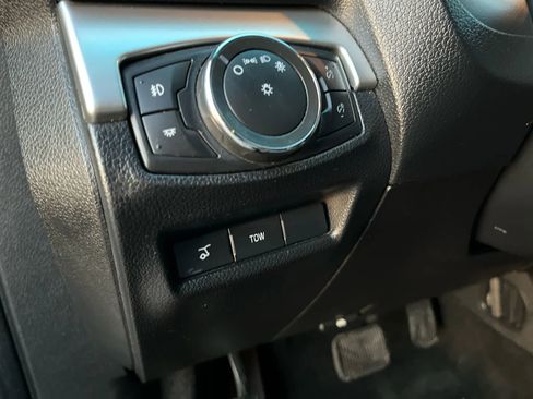 Used 2017 Ford Explorer XLT image 22