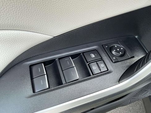 Used 2025 Toyota RAV4 XLE AWD/4WD image 17