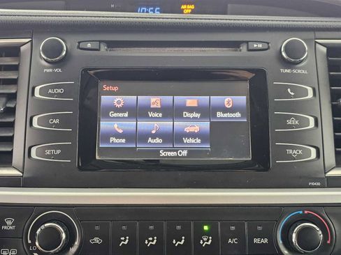 Used 2015 Toyota Highlander LE image 26