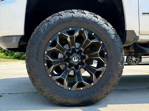 Used 2017 Chevrolet Silverado 1500 LTZ Z71 w/ LTZ Plus Package AWD/4WD image 25