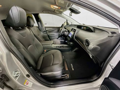 Used 2020 Toyota Prius LE FWD image 30