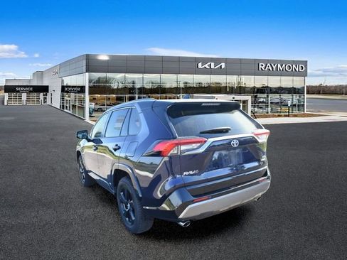 Used 2019 Toyota RAV4 XSE w/ XSE Weather Package AWD/4WD image 5