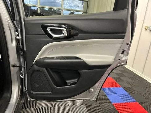 Used 2025 Jeep Compass Limited AWD/4WD image 16