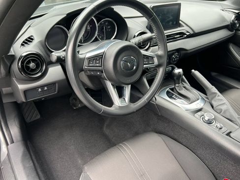 Used 2021 MAZDA MX-5 Miata Club RWD image 16