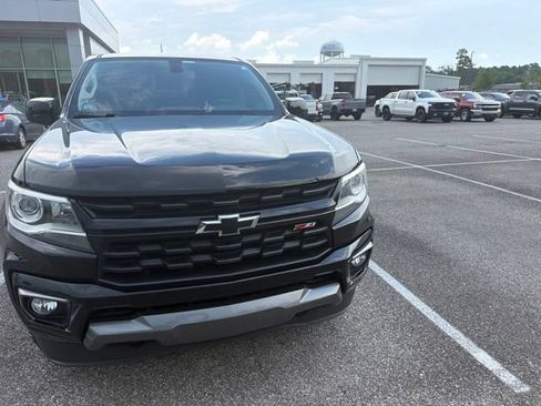 Used 2022 Chevrolet Colorado Z71 w/ Z71 Midnight Edition AWD/4WD image 2