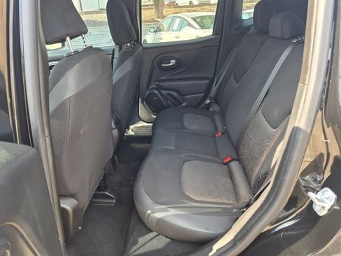 Used 2023 Jeep Renegade Latitude AWD/4WD image 17