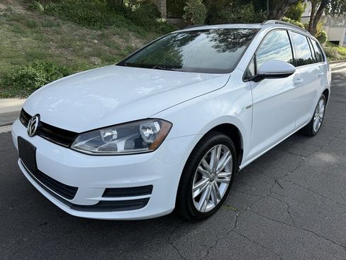 Used 2016 Volkswagen Golf Limited Edition image 3
