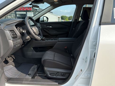Used 2026 Nissan Rogue SV FWD image 9