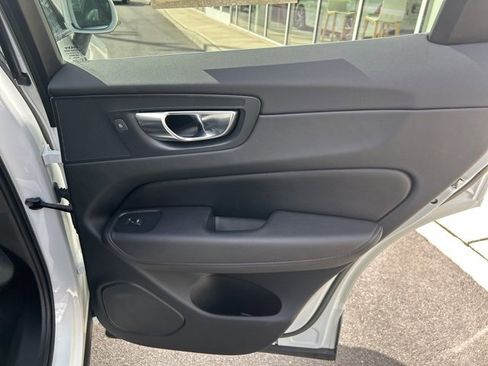 Certified 2022 Volvo XC60 B5 Momentum w/ Climate Package image 12