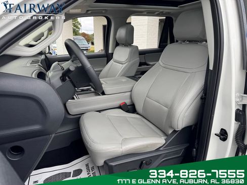 Used 2025 Ford Expedition Active image 10