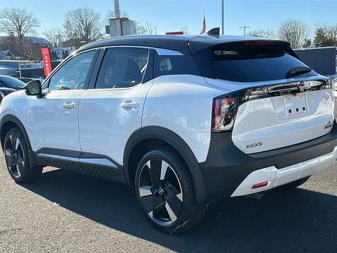Certified 2025 Nissan Kicks SR image 5