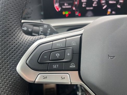 New 2026 Volkswagen Tiguan SE R-Line image 9