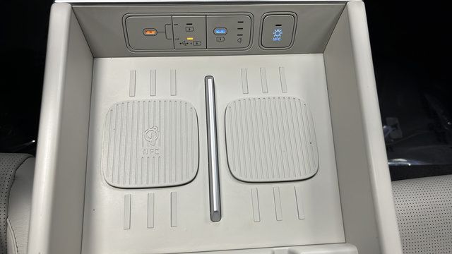 Used 2025 Hyundai Santa Fe Limited AWD/4WD image 32