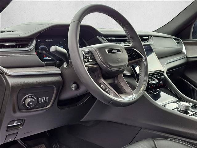 Used 2023 Jeep Grand Cherokee Overland AWD/4WD image 10
