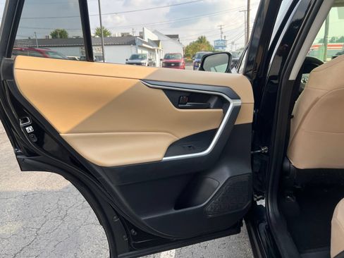 Used 2019 Toyota RAV4 LE w/ All Weather Liner Package AWD/4WD image 36