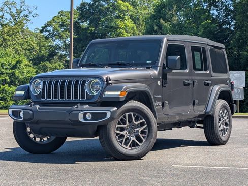 Used 2024 Jeep Wrangler Unlimited Sahara w/ Safety Group AWD/4WD image 4