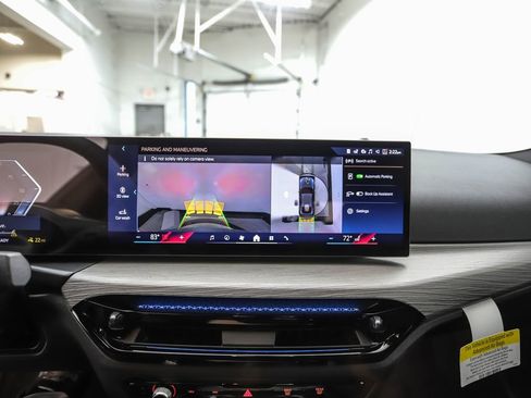 Used 2025 BMW i4 xDrive40i w/ Parking Assistance Package image 17