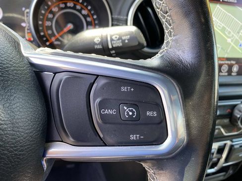 Used 2022 Jeep Gladiator Overland w/ Popular Equipment Package AWD/4WD image 24