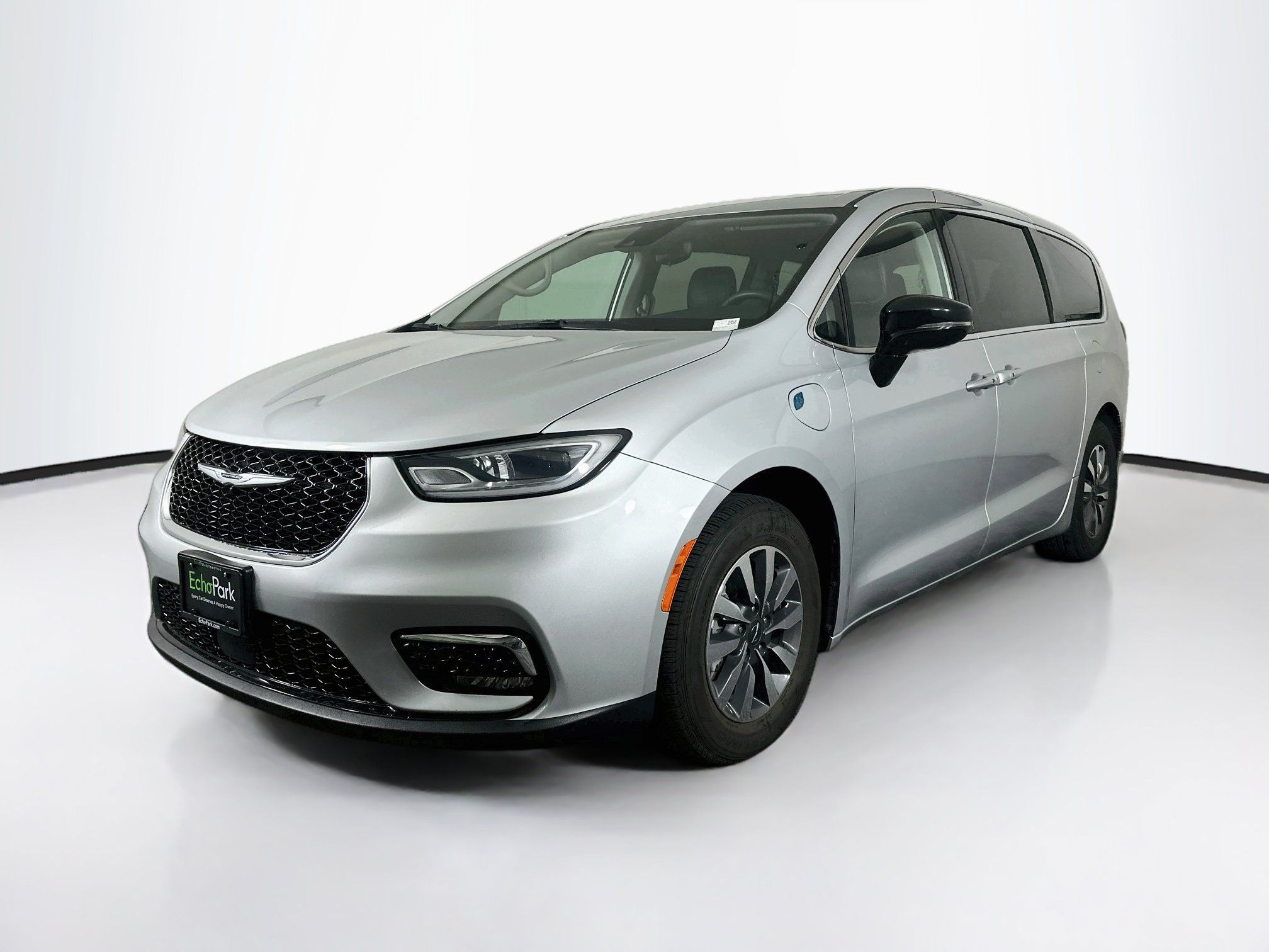 Used 2024 Chrysler Pacifica Limited FWD image 3