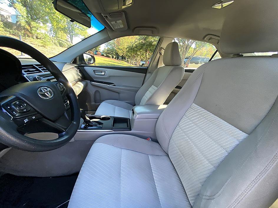 Used 2017 Toyota Camry LE FWD image 11