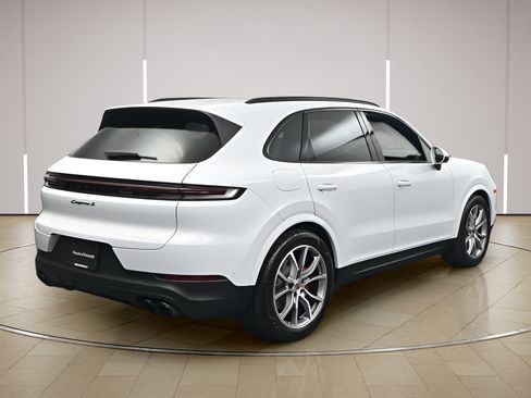 Certified 2025 Porsche Cayenne S AWD/4WD image 24