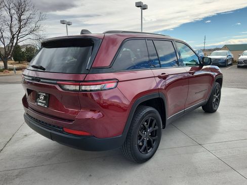 Used 2024 Jeep Grand Cherokee Altitude AWD/4WD image 5